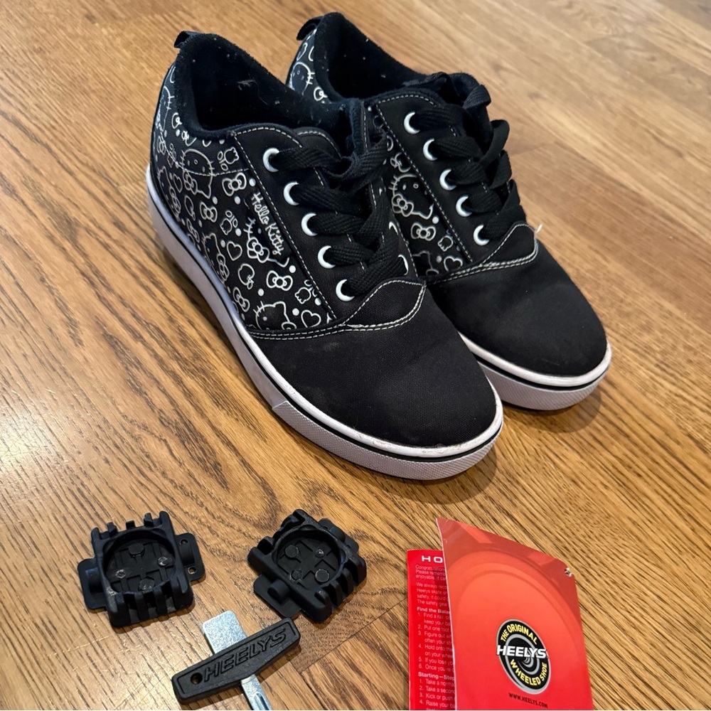 Heelys Hello Kitty Kids Shoes with Wheels